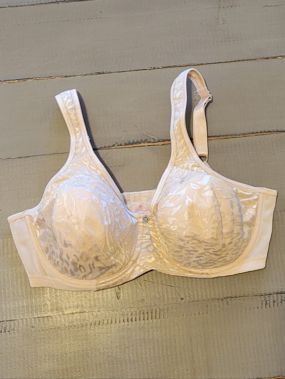 Breezies Ivory Lace-Patterned Underwire Bra 36D